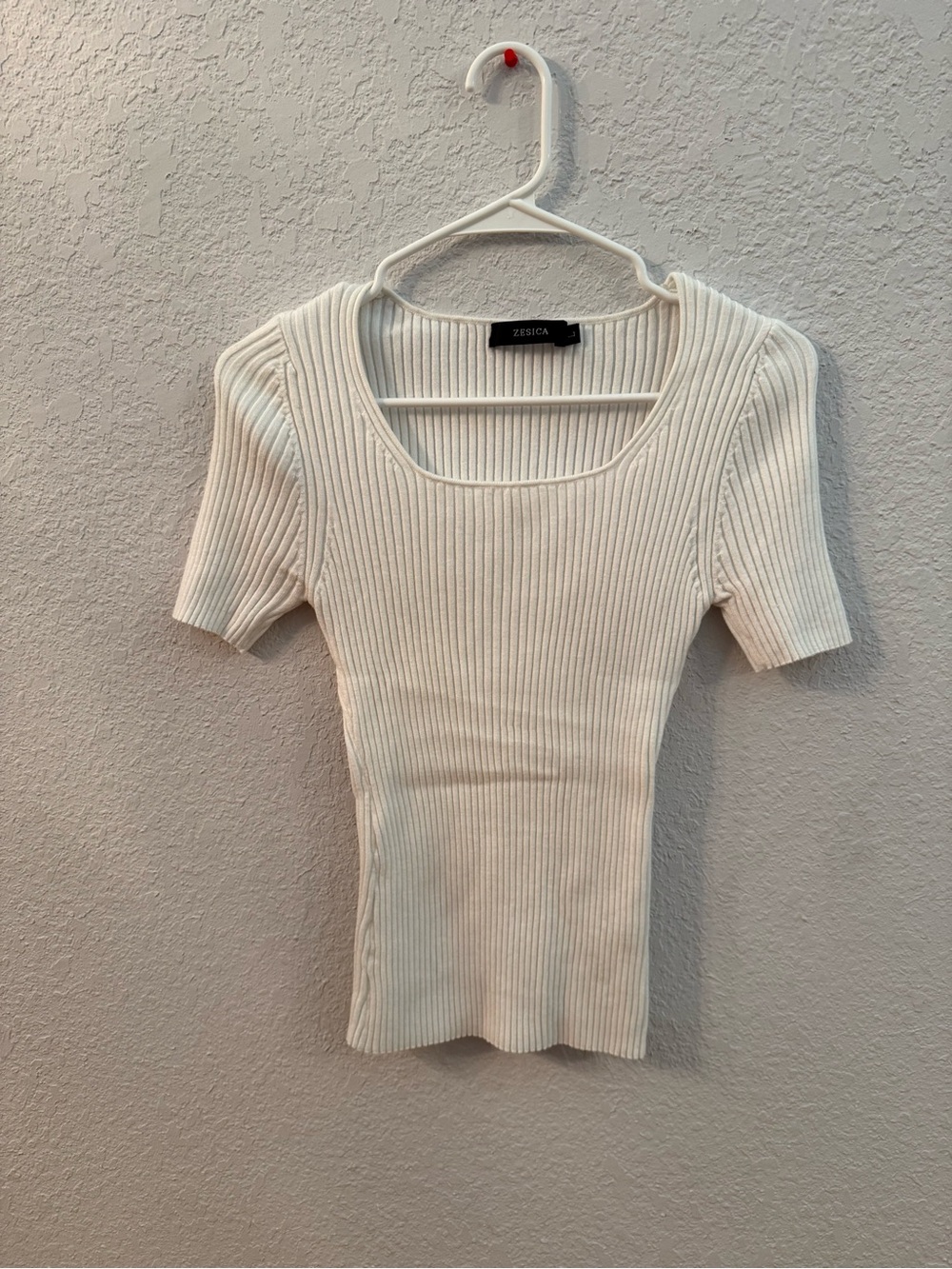 Zesica White Ribbed Round Neck Short Sleeve Top